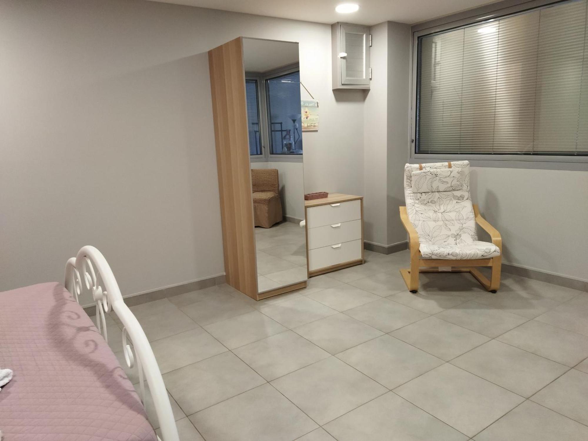 Cozy Apartment Near To The Airport Kouvarás Oda fotoğraf